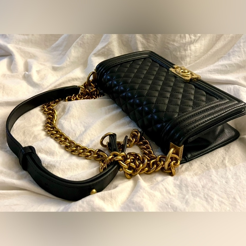 👑✅PRICE FIRM✅ Gorgeous Black and Gold Quilted Shoulder Crossbody Bag. Brand New! - Picture 8 of 17